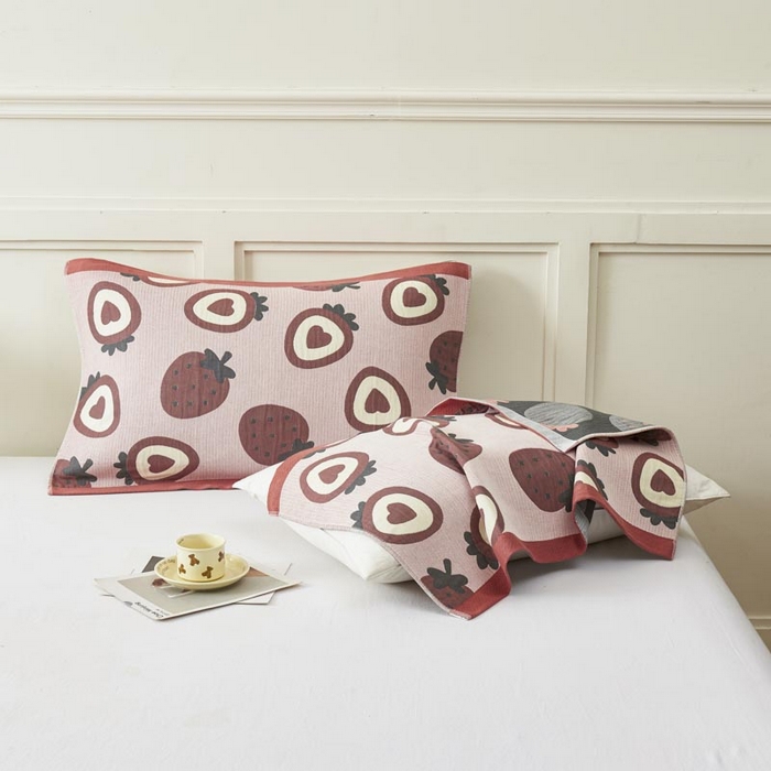 91家纺网 家纺一手货源 找家纺 2025新款纯棉加厚精梳棉纱布枕巾 草莓巧心 -豆粉 52*78cm/对