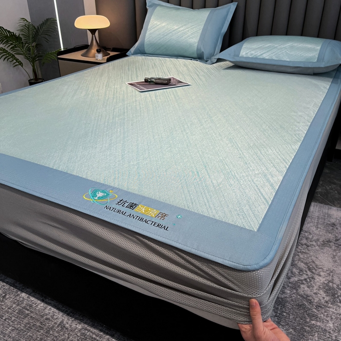 91家纺网 家纺一手货源 找家纺 阿亮家居 2025新款凉席冰丝席三明治宽包边刺绣款粗冰丝凉席流星雨蓝（床笠款）