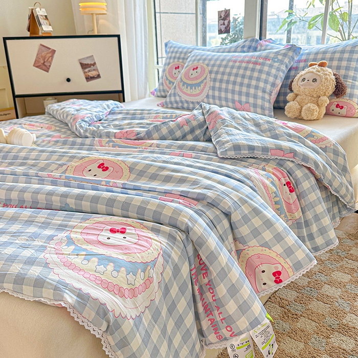 91家纺网 家纺一手货源 找家纺 创优  2025新款有氧双层纱小清新印花小花边夏被夏凉被可机洗空调被子被芯 蛋糕蓝格 kt