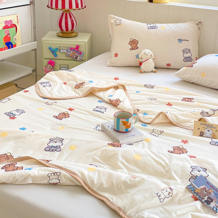 91家纺网 家纺一手货源 找家纺 金爱家2025新款A类高品质正版授权miiiiichan可爱卡通狗狗白熊女孩牛奶丝针织棉夏被 针织棉miiiiichan-星星狗狗