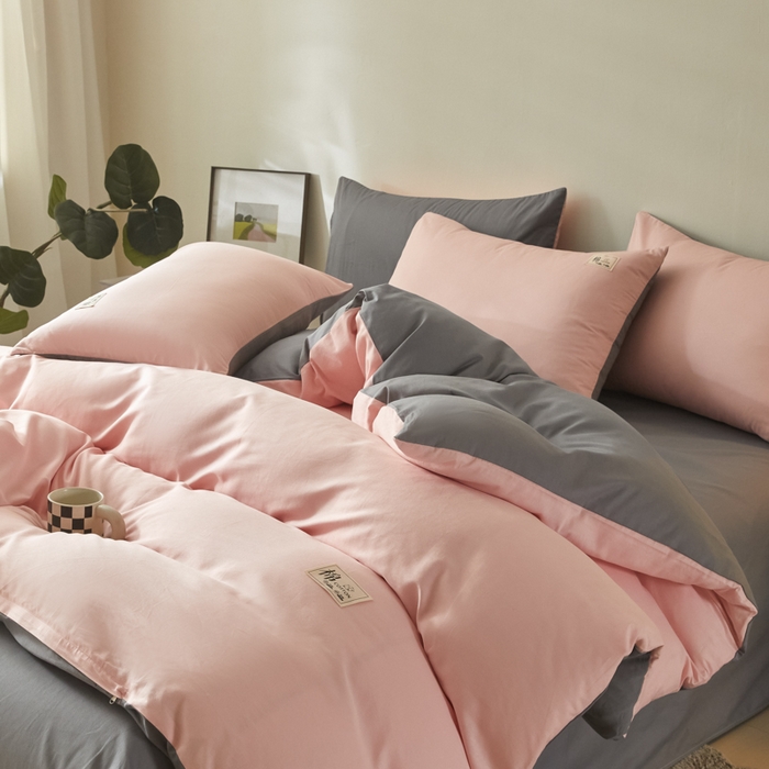 91家纺网 家纺一手货源 找家纺 莱通家纺 2025新款纯色双拼四件套 樱花粉+高级灰