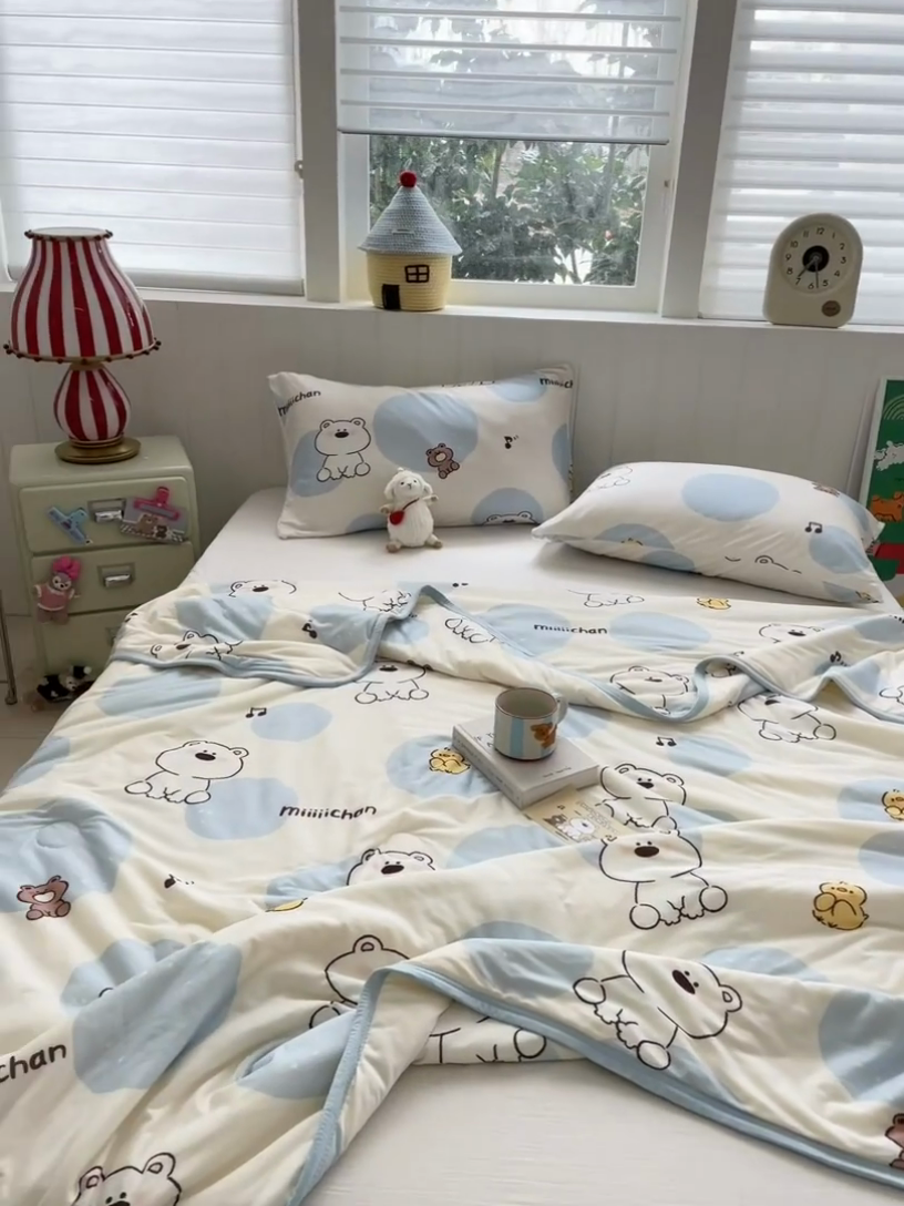 91家纺网 家纺一手货源 找家纺 金爱家2025新款A类高品质正版授权miiiiichan可爱卡通狗狗白熊女孩牛奶丝针织棉夏被 针织棉miiiiichan-波点白熊