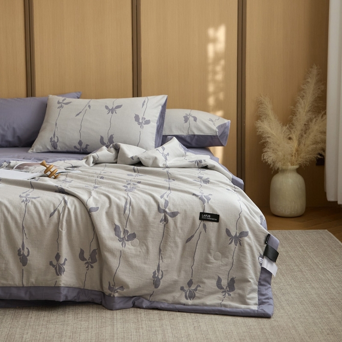 91家纺网 家纺一手货源 找家纺 莱福仕家纺 2025新款水洗棉色织大提花夏被  （控价150*200不低于199 200*230不低于219） 月光鸢尾