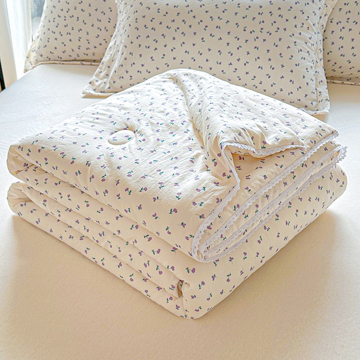 91家纺网 家纺一手货源 找家纺 创优  2025新款有氧双层纱小清新印花小花边夏被夏凉被可机洗空调被子被芯 小花野 紫