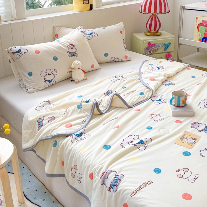 91家纺网 家纺一手货源 找家纺 金爱家2025新款A类高品质正版授权miiiiichan可爱卡通狗狗白熊女孩牛奶丝针织棉夏被 针织棉miiiiichan-彩点狗狗