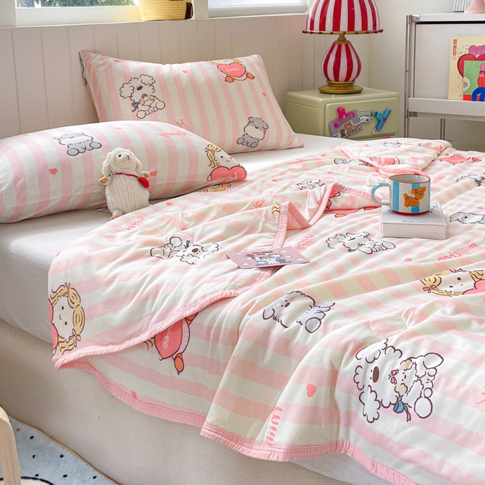 91家纺网 家纺一手货源 找家纺 金爱家2025新款A类高品质正版授权miiiiichan可爱卡通狗狗白熊女孩牛奶丝针织棉夏被 针织棉miiiiichan-爱心女孩