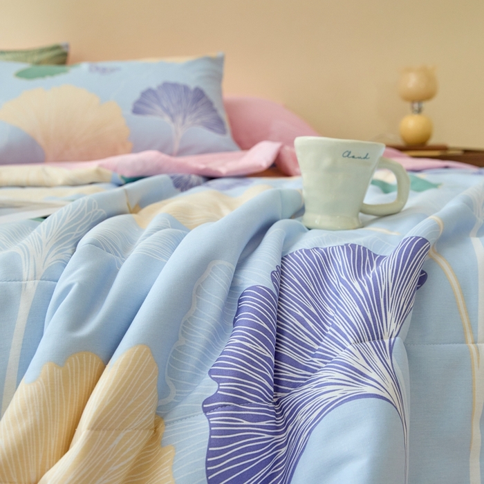 91家纺网 家纺一手货源 找家纺 珂博家纺2025新款亲肤全棉印花夏被 蝶舞杏运