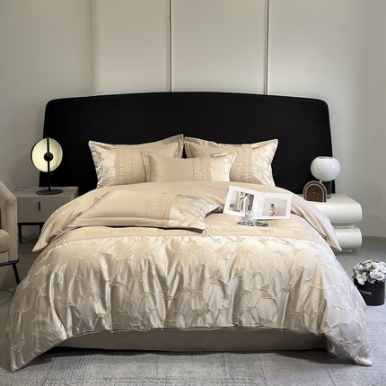 91家纺网 家纺一手货源 找家纺 金阳光家纺 2025新款金丝提花浮雕水洗天丝四件套 福蝶-香槟