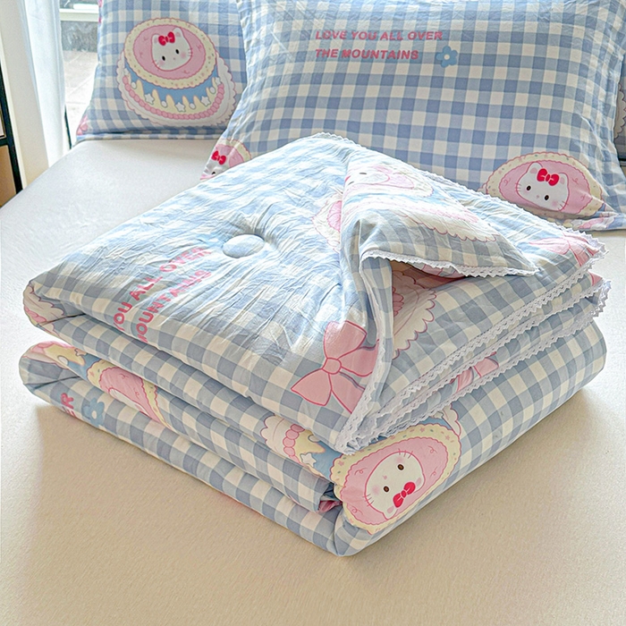 91家纺网 家纺一手货源 找家纺 创优  2025新款有氧双层纱小清新印花小花边夏被夏凉被可机洗空调被子被芯 蛋糕蓝格 kt