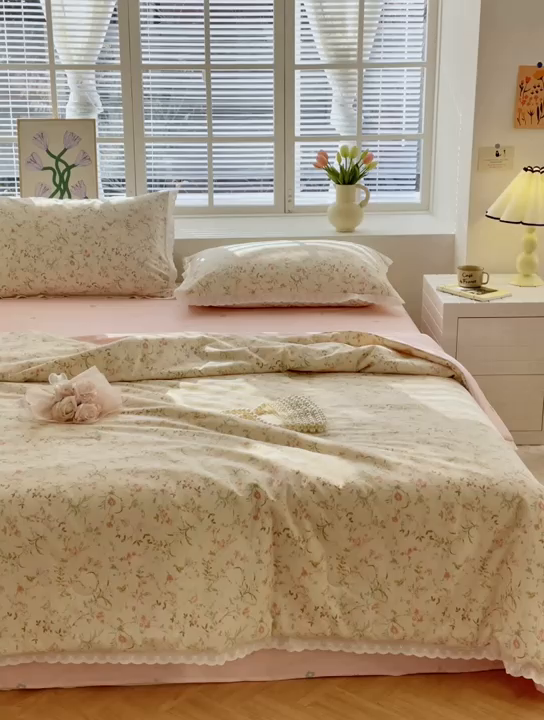 91家纺网 家纺一手货源 找家纺 2025新款全棉花边大豆夏被四件套 花蔓梦境