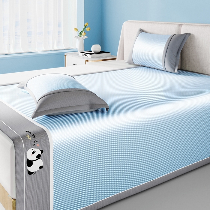 91家纺网 家纺一手货源 找家纺 川悦生活 2025新款纯色凉感冰丝席-大床 眠眠熊猫-水蓝