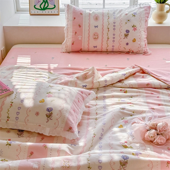 91家纺网 家纺一手货源 找家纺 2025新款全棉花边大豆夏被四件套 花朵兔兔