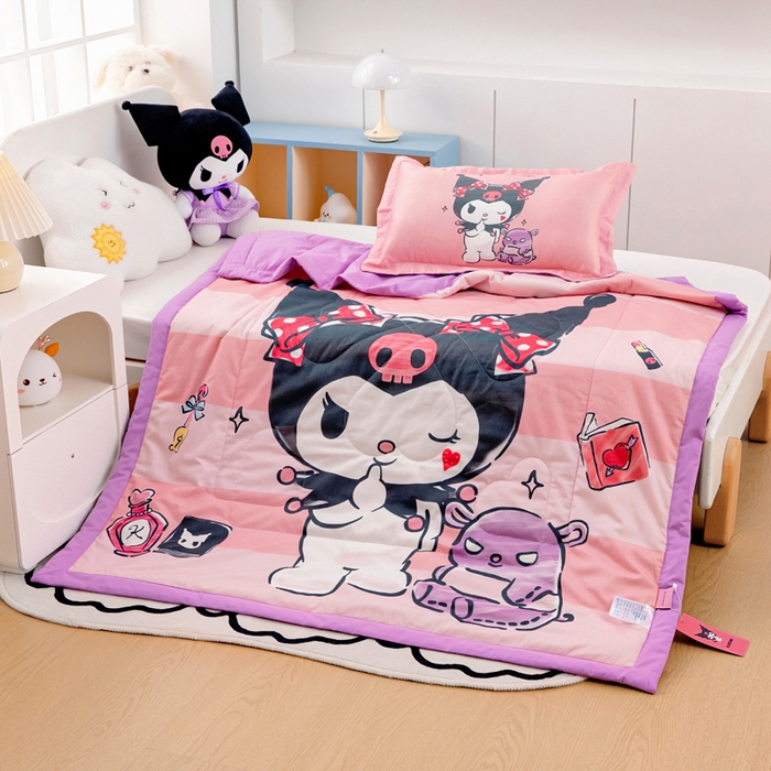 91家纺网 家纺一手货源 找家纺 乐秀家纺 2025新款三丽鸥全棉纯棉儿童夏被夏凉被空调被 条纹库洛米