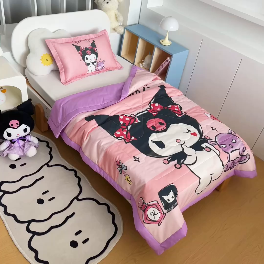 91家纺网 家纺一手货源 找家纺 乐秀家纺 2025新款三丽鸥全棉纯棉儿童夏被夏凉被空调被 条纹库洛米