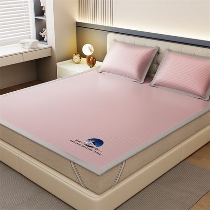 91家纺网 家纺一手货源 找家纺 乐坊 2025新款5A抗菌A类冰丝凉席-条纹款 条纹床席-粉色