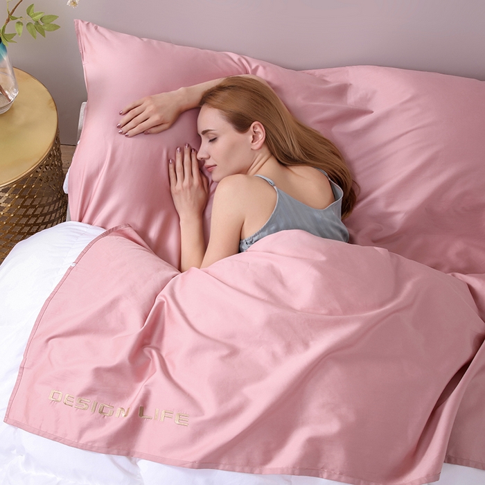 91家纺网 家纺一手货源 找家纺 佳汐蓝家纺 2025新款60支全棉纯色隔脏睡袋 稚嫩粉