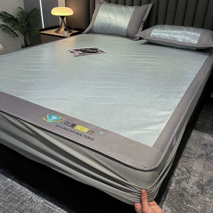 91家纺网 家纺一手货源 找家纺 阿亮家居 2025新款凉席冰丝席三明治宽包边刺绣款粗冰丝凉席柔美绿（床笠款）