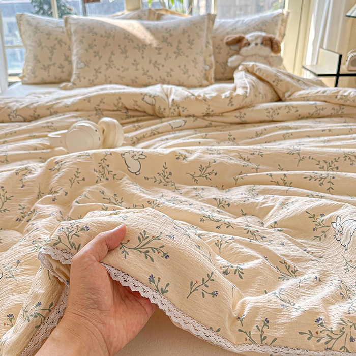 91家纺网 家纺一手货源 找家纺 创优  2025新款有氧双层纱小清新印花小花边夏被夏凉被可机洗空调被子被芯 森田野园