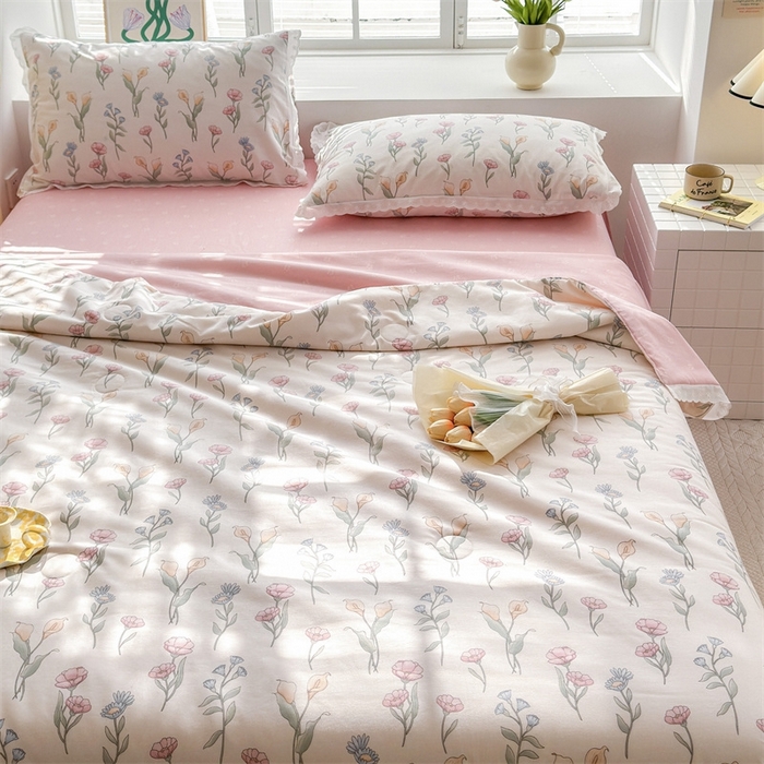 91家纺网 家纺一手货源 找家纺 2025新款全棉花边大豆夏被四件套 妙语花香