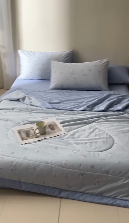 91家纺网 家纺一手货源 找家纺 珂博家纺2025新款亲肤全棉印花夏被 布偶小熊