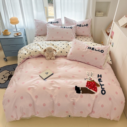 91家纺网 家纺一手货源 找家纺 沐辰 2025新款13372全棉毛巾绣四件套 超多狗狗