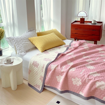  2025新款a类全棉三层纱多功能毛巾被盖毯床单夏被空调被 云朵小熊-粉