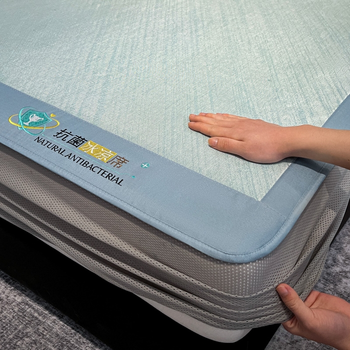 91家纺网 家纺一手货源 找家纺 阿亮家居 2025新款凉席冰丝席三明治宽包边刺绣款粗冰丝凉席流星雨蓝（床笠款）