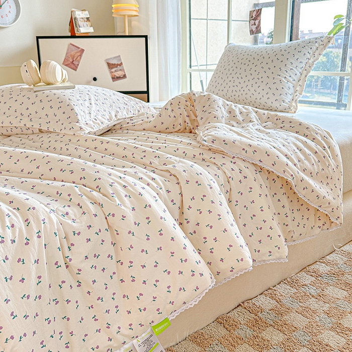 91家纺网 家纺一手货源 找家纺 创优  2025新款有氧双层纱小清新印花小花边夏被夏凉被可机洗空调被子被芯 小花野 紫