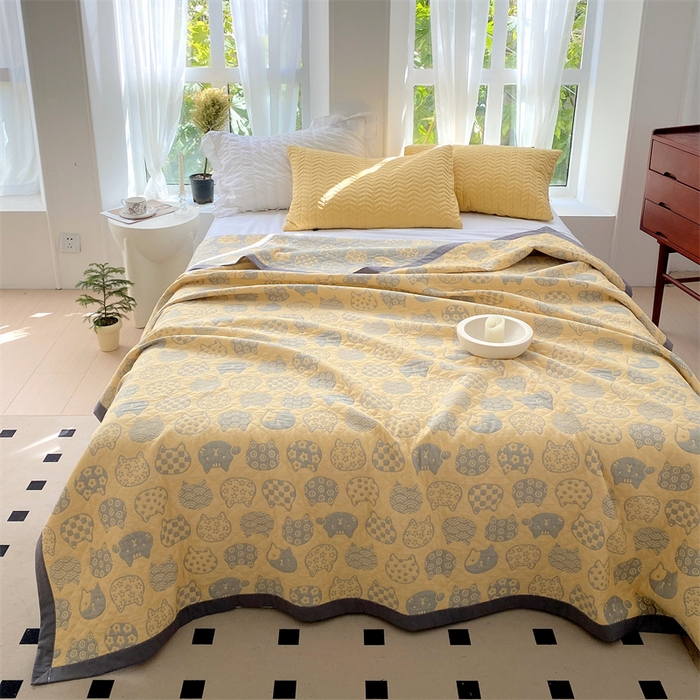 91家纺网 家纺一手货源 找家纺  2025新款a类全棉三层纱多功能毛巾被盖毯床单夏被空调被 百变猫咪-黄