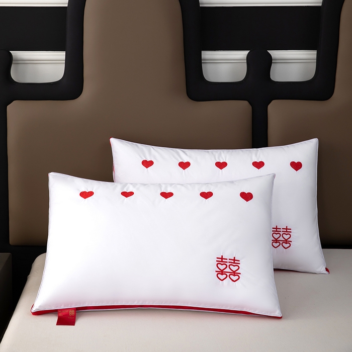 91家纺网 家纺一手货源 找家纺 枕之坊 2025新款婚庆羽丝枕枕头枕芯 心心相印