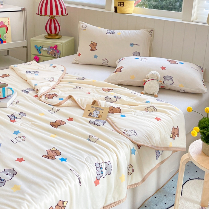 91家纺网 家纺一手货源 找家纺 金爱家2025新款A类高品质正版授权miiiiichan可爱卡通狗狗白熊女孩牛奶丝针织棉夏被 针织棉miiiiichan-星星狗狗