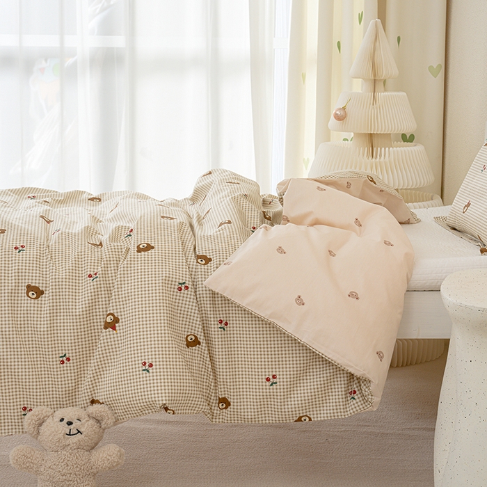 91家纺网 家纺一手货源 找家纺 良佐生活 2025新款高支高密全棉儿童被套 樱桃小熊