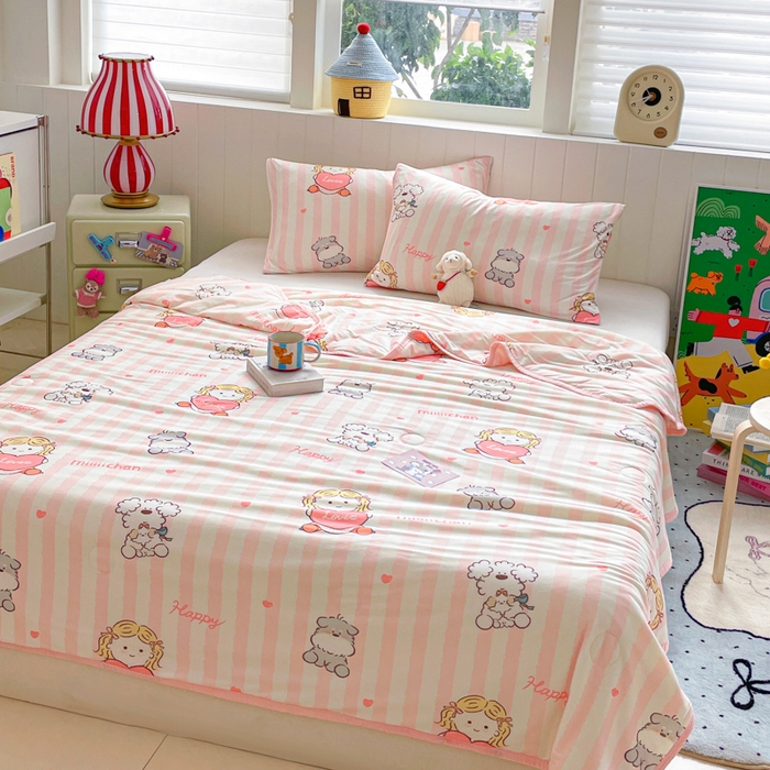 91家纺网 家纺一手货源 找家纺 （总）金爱家2025新款A类高品质正版授权miiiiichan可爱卡通狗狗白熊女孩牛奶丝针织棉夏被