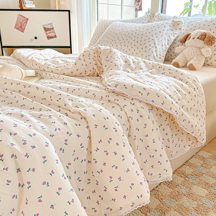 91家纺网 家纺一手货源 找家纺 创优  2025新款有氧双层纱小清新印花小花边夏被夏凉被可机洗空调被子被芯 小花野 紫