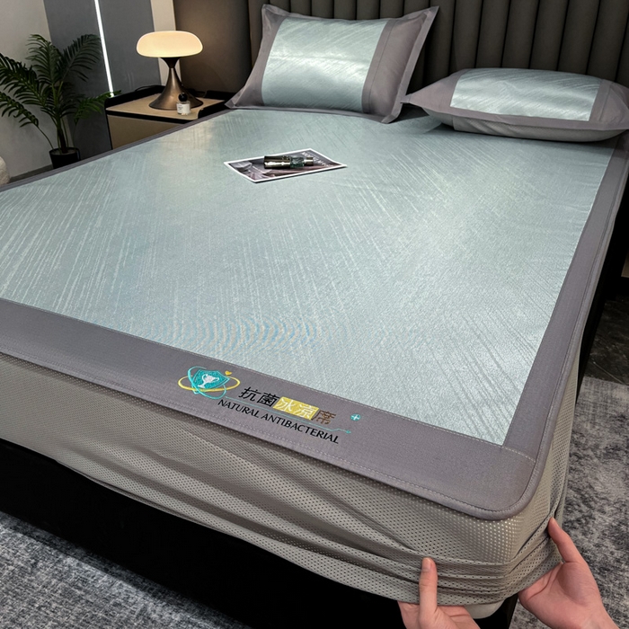 91家纺网 家纺一手货源 找家纺 阿亮家居 2025新款凉席冰丝席三明治宽包边刺绣款粗冰丝凉席流星雨灰（床笠款）