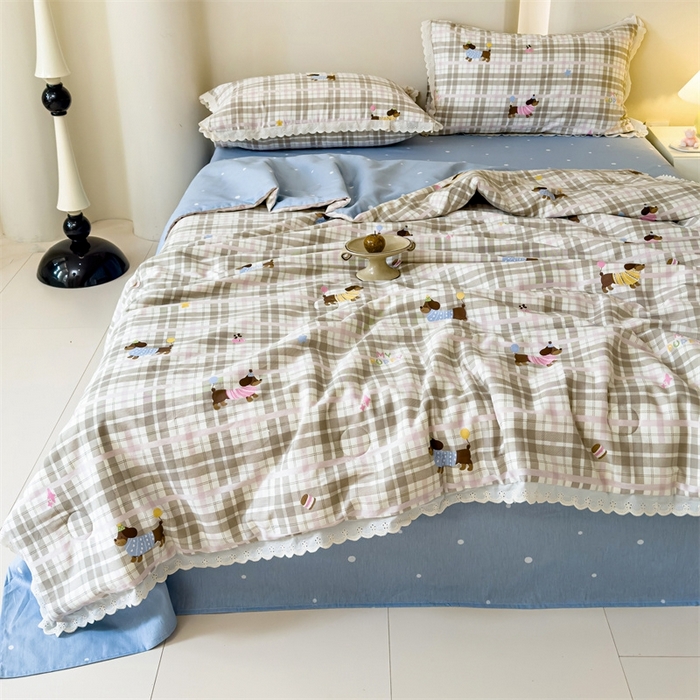 91家纺网 家纺一手货源 找家纺 2025新款全棉花边大豆夏被四件套 狗狗游园会