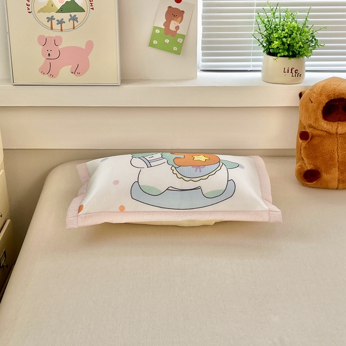 91家纺网 家纺一手货源 找家纺 博雅2025新款冰丝单枕套三丽欧，宇航员，卡皮 小马卡皮巴拉