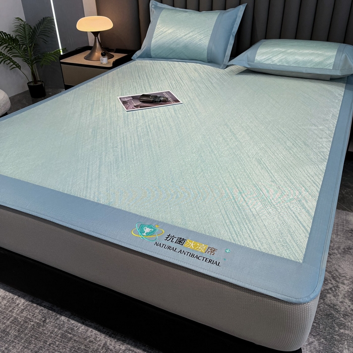 91家纺网 家纺一手货源 找家纺 阿亮家居 2025新款凉席冰丝席三明治宽包边刺绣款粗冰丝凉席流星雨蓝（床笠款）