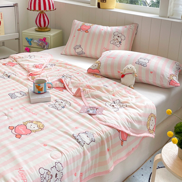 91家纺网 家纺一手货源 找家纺 （总）金爱家2025新款A类高品质正版授权miiiiichan可爱卡通狗狗白熊女孩牛奶丝针织棉夏被