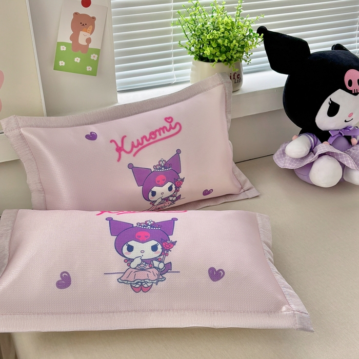 91家纺网 家纺一手货源 找家纺 博雅2025新款三丽欧冰丝单枕套 礼盒库洛米