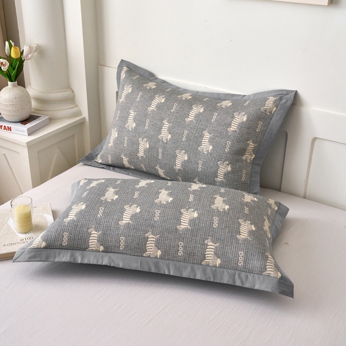 91家纺网 家纺一手货源 找家纺 棠薇家纺2025新款简约风多功能纱布盖毯纱布毯子毛巾被床盖沙发巾单毯枕巾枕套三件套 腊肠小狗