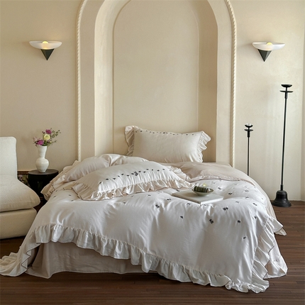 91家纺网 家纺一手货源 找家纺 名品优仓 2025新款纯棉水洗棉双层纱提花韩版花边四件套 玫瑰故事 玫瑰故事一奶昔白