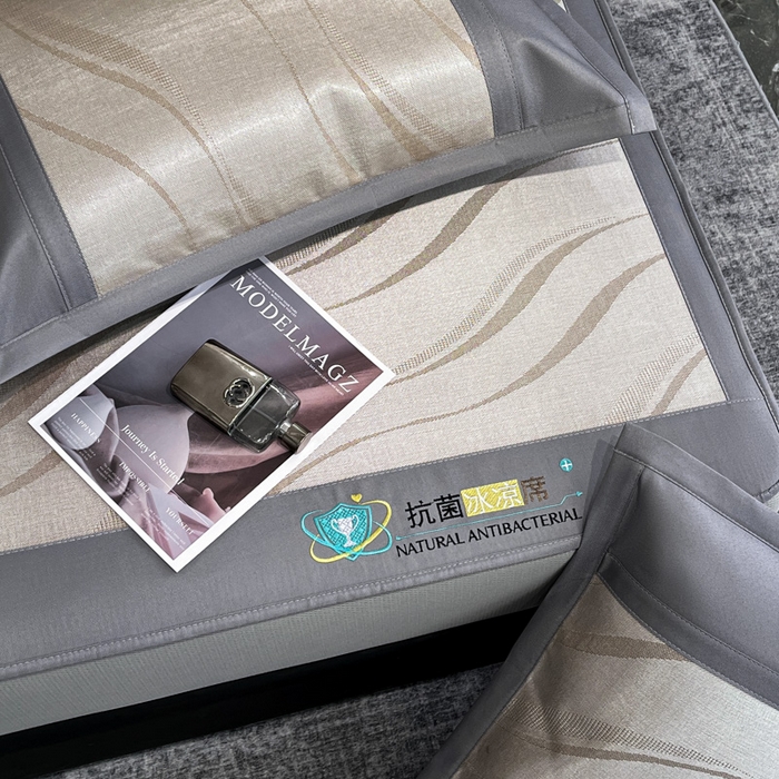 91家纺网 家纺一手货源 找家纺 阿亮家居 2025新款凉席冰丝席三明治宽包边刺绣款粗冰丝凉席柔美咖（床笠款）