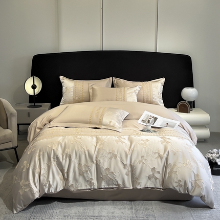 91家纺网 家纺一手货源 找家纺 金阳光家纺 2025新款金丝提花浮雕水洗天丝四件套 情结-香槟