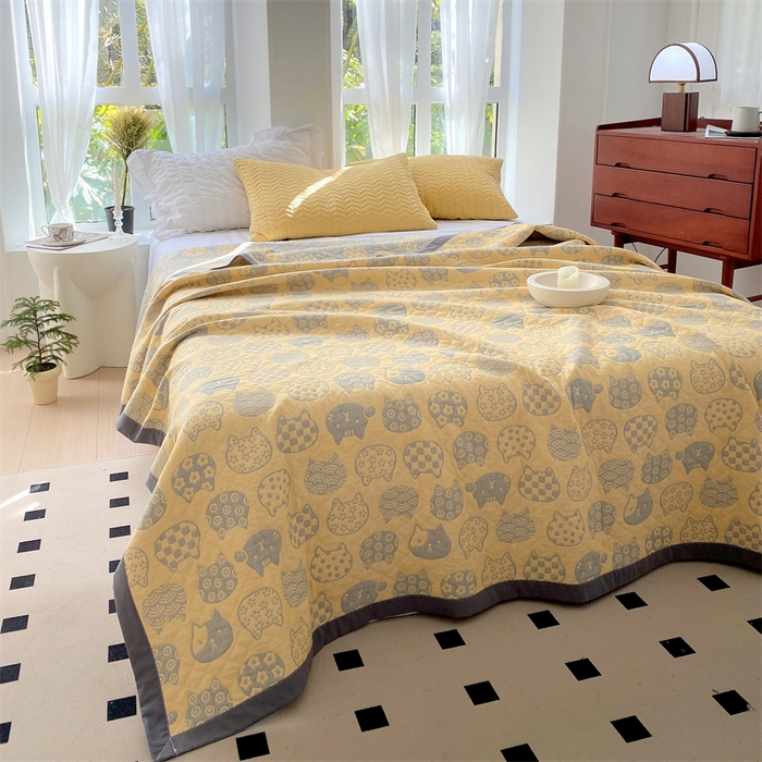 91家纺网 家纺一手货源 找家纺  2025新款a类全棉三层纱多功能毛巾被盖毯床单夏被空调被 百变猫咪-黄