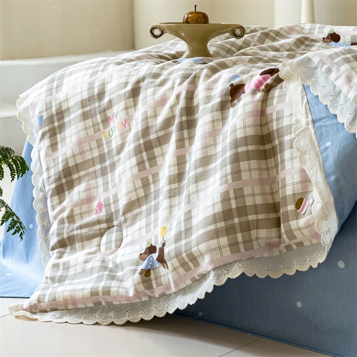 91家纺网 家纺一手货源 找家纺 2025新款全棉花边大豆夏被四件套 狗狗游园会