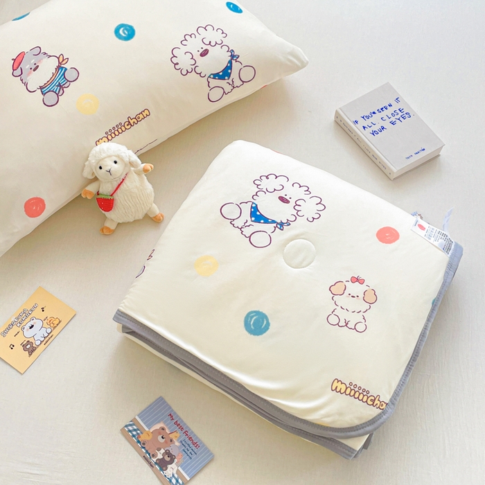 91家纺网 家纺一手货源 找家纺 金爱家2025新款A类高品质正版授权miiiiichan可爱卡通狗狗白熊女孩牛奶丝针织棉夏被 针织棉miiiiichan-彩点狗狗