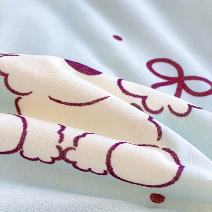 91家纺网 家纺一手货源 找家纺 金爱家2025新款A类高品质正版授权miiiiichan可爱卡通狗狗白熊女孩牛奶丝针织棉夏被 针织棉miiiiichan-蓝点狗狗