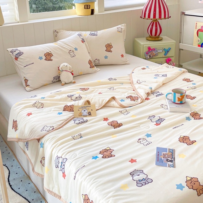 91家纺网 家纺一手货源 找家纺 金爱家2025新款A类高品质正版授权miiiiichan可爱卡通狗狗白熊女孩牛奶丝针织棉夏被 针织棉miiiiichan-星星狗狗