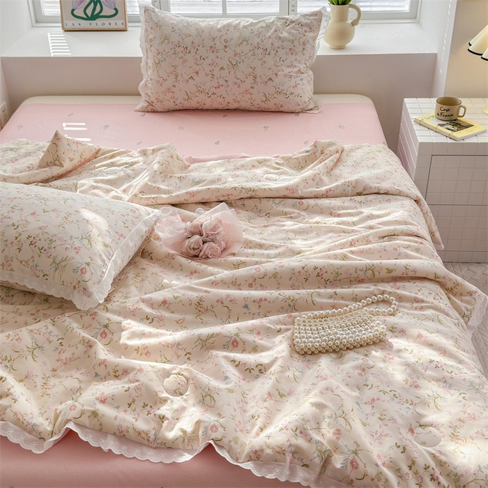 91家纺网 家纺一手货源 找家纺 2025新款全棉花边大豆夏被四件套 花蔓梦境